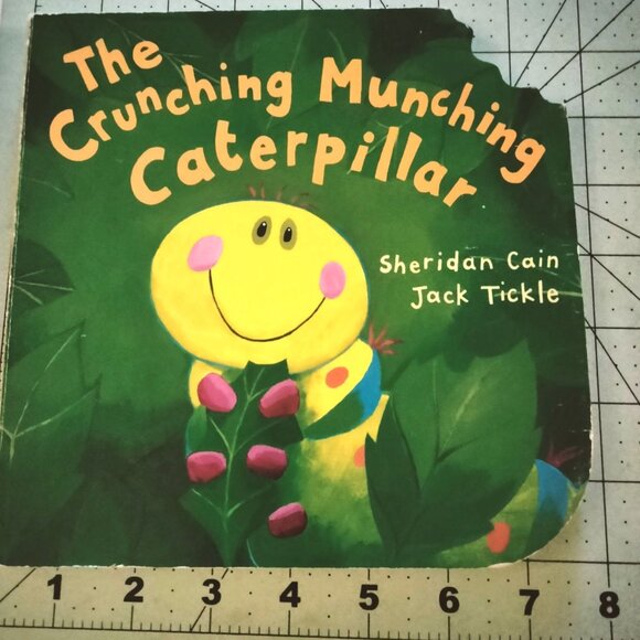 The Crunching Munching Caterpillar Board Book Sheridan Cain Jack Tickle - Picture 3 of 5